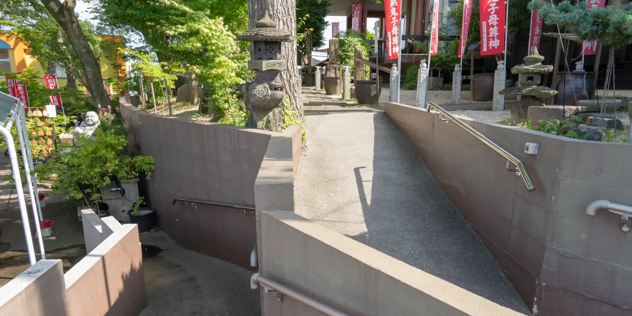 境内スロープ